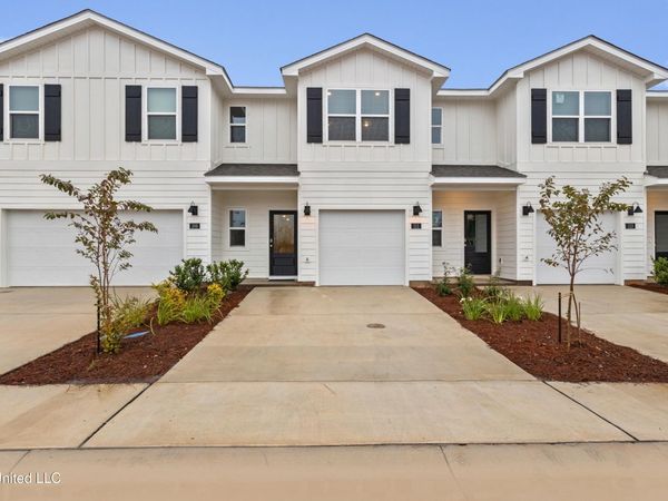 111 Harper Grove Circle, Ocean Springs, MS 39564