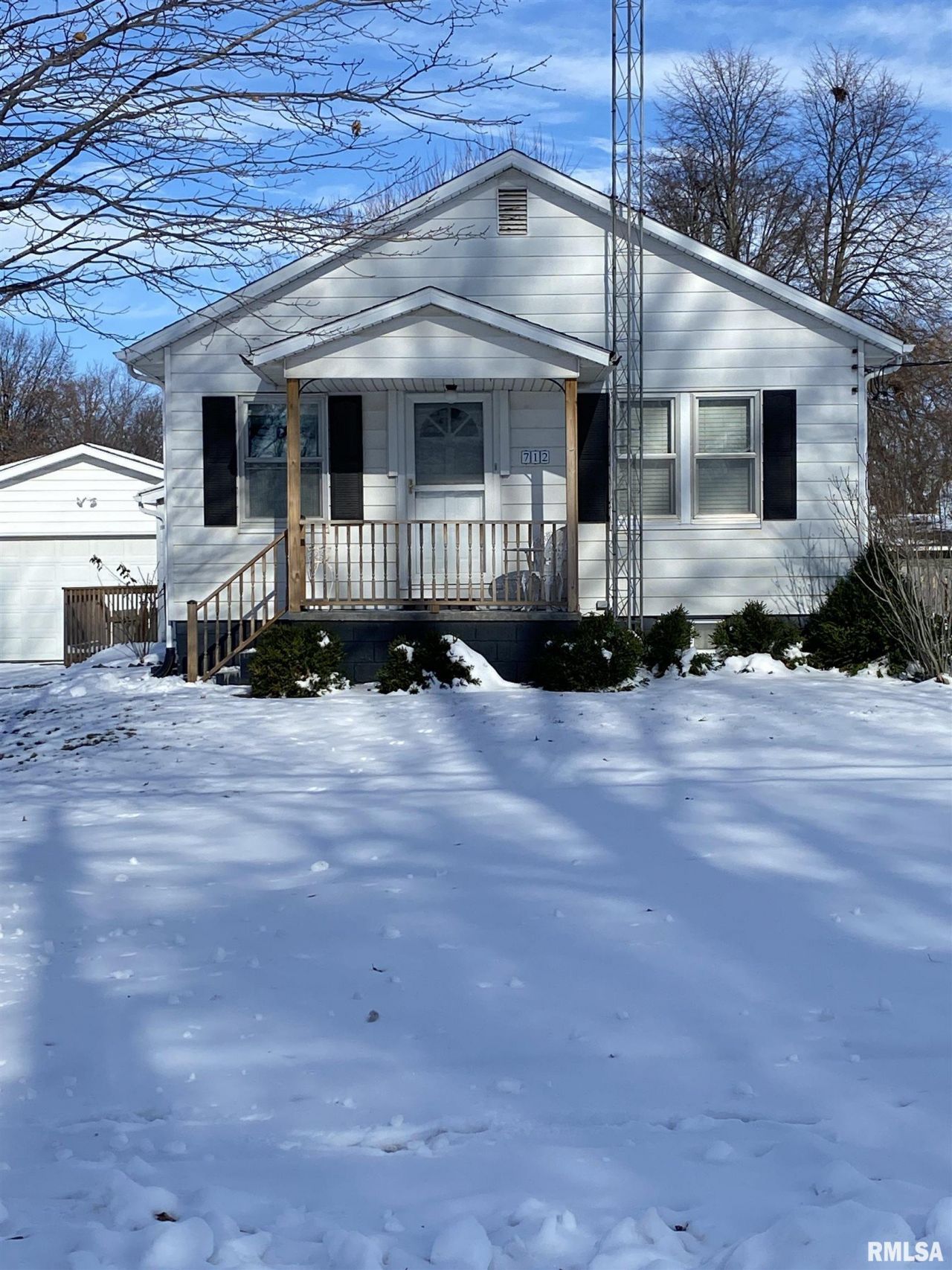 712 E Birch Street, New Berlin, IL 62670 Main Photo