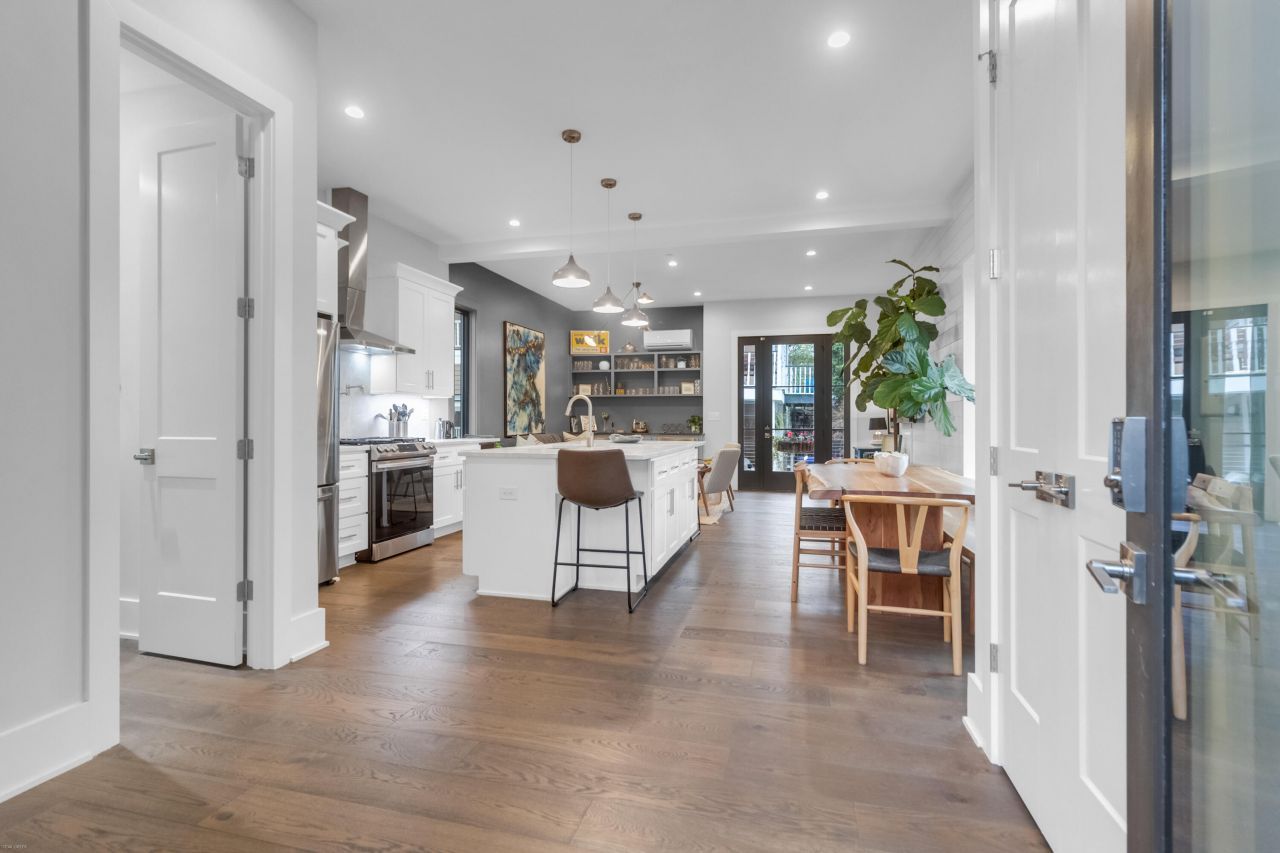 7 Carrere Court Photo 11