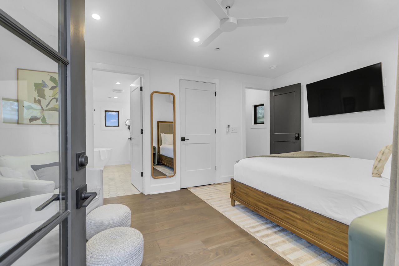 7 Carrere Court Photo 18