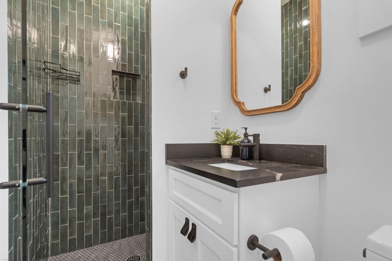 7 Carrere Court Photo 25