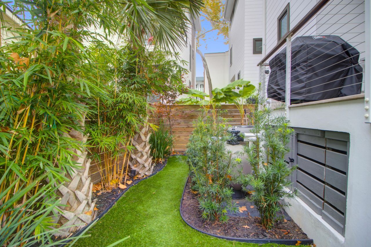 7 Carrere Court Photo 39