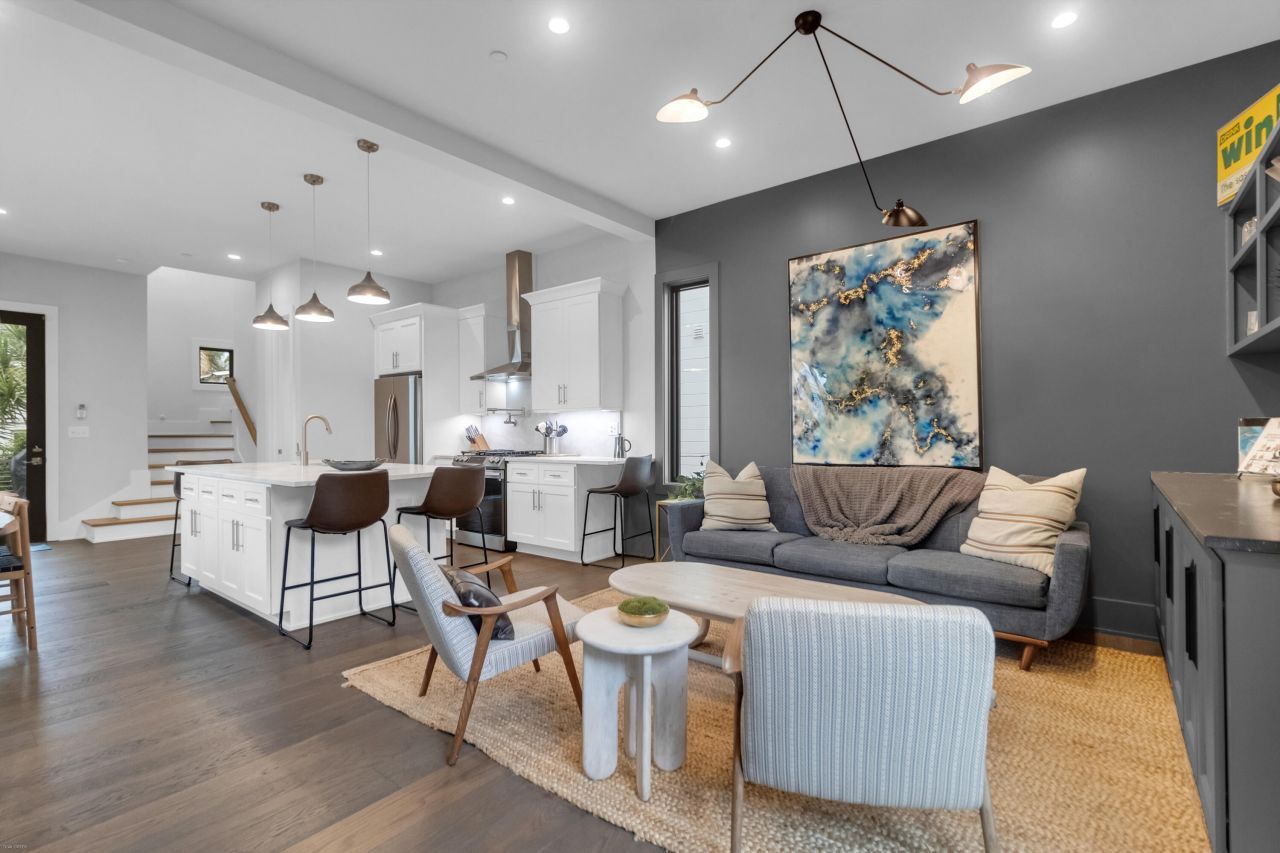 7 Carrere Court Photo 6