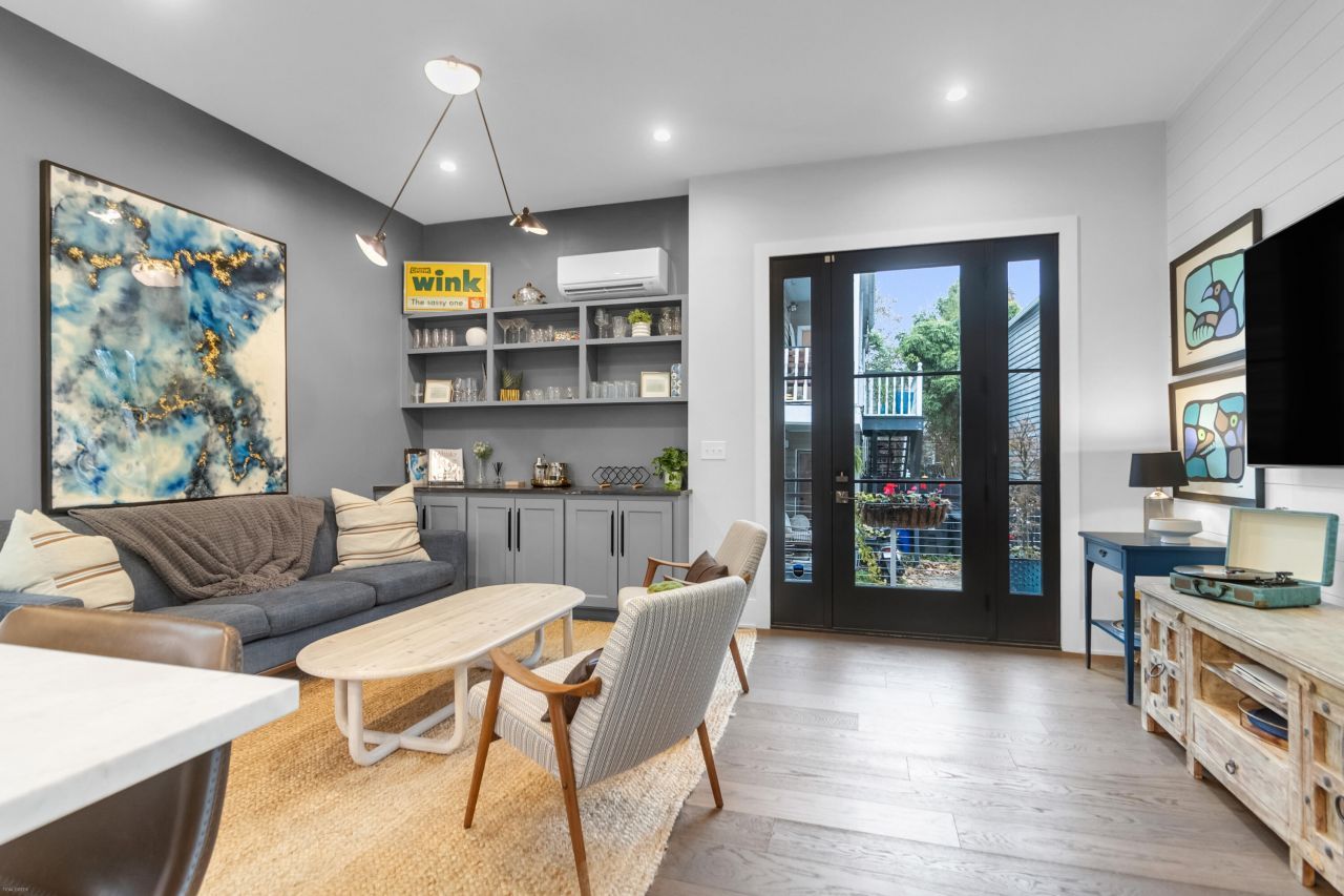 7 Carrere Court Photo 8