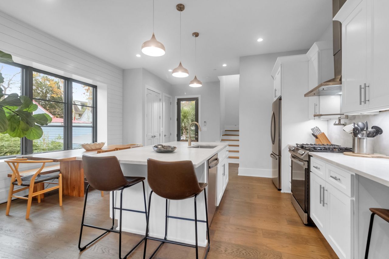 7 Carrere Court Photo 9