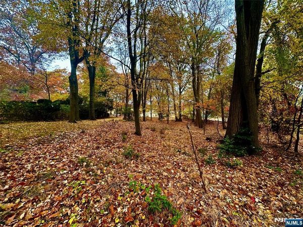 216 E Midland Avenue, PARAMUS, NJ 07652