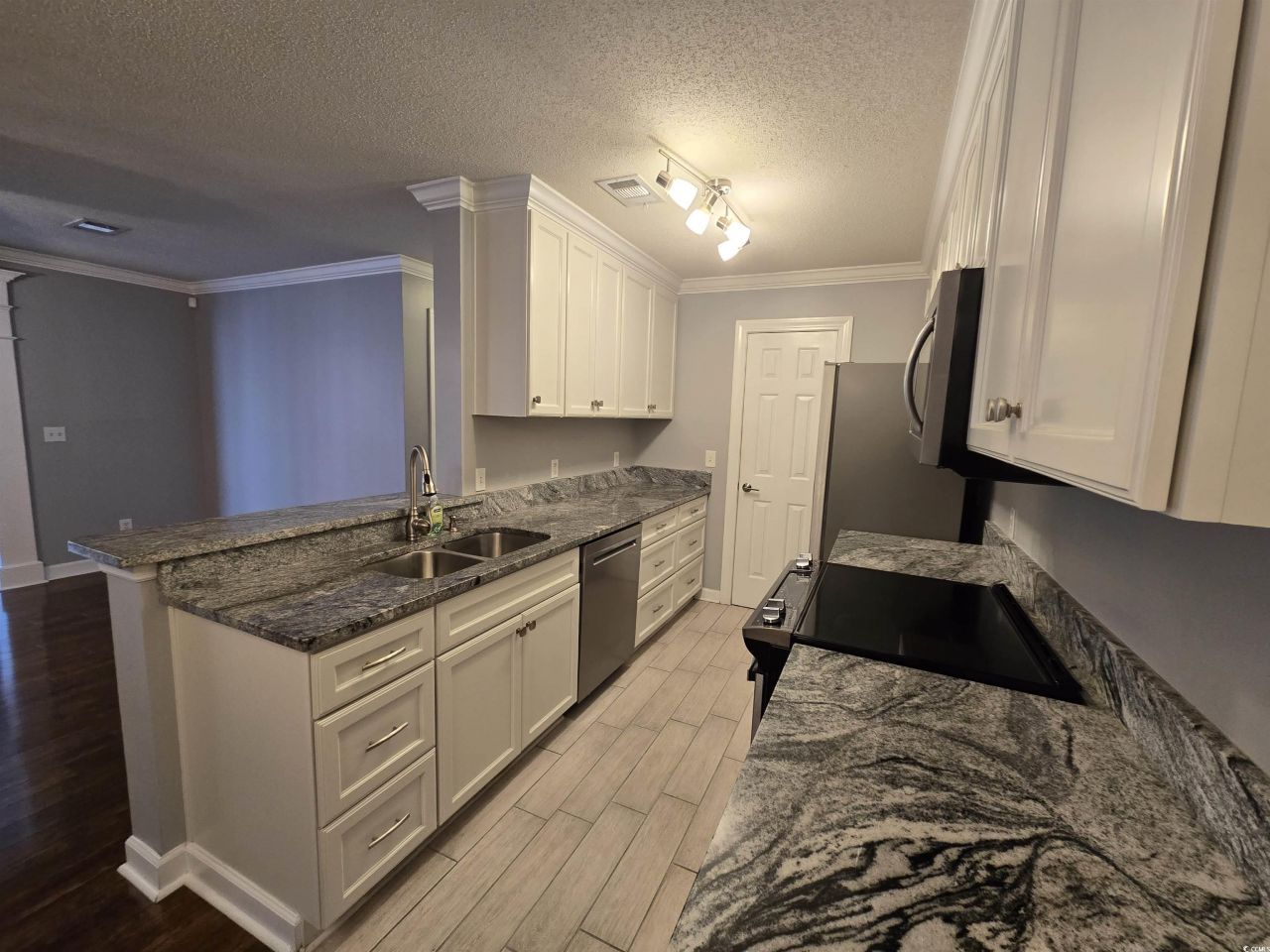 4370 Crepe Myrtle Dr. Photo 5