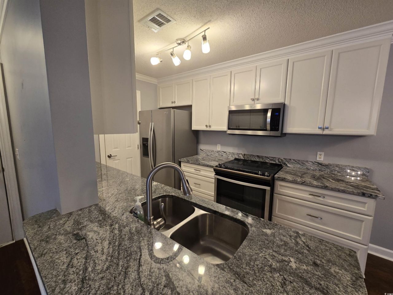 4370 Crepe Myrtle Dr. Photo 6