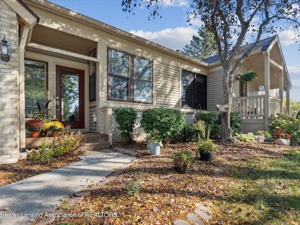 6512 W Springtree Lane, Lansing, MI 48917