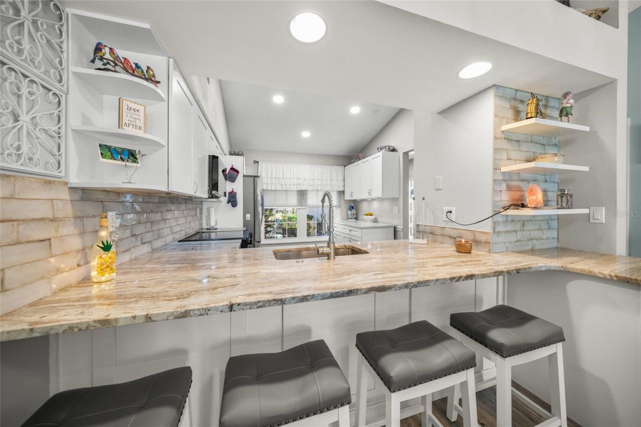 5958 Clubside Drive, Sarasota, FL 34243 Photo