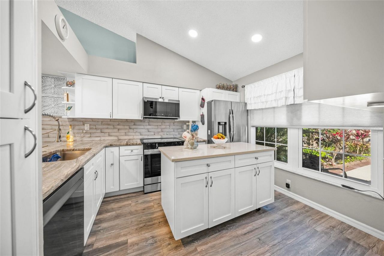 5958 Clubside Drive, Sarasota, FL 34243 Photo