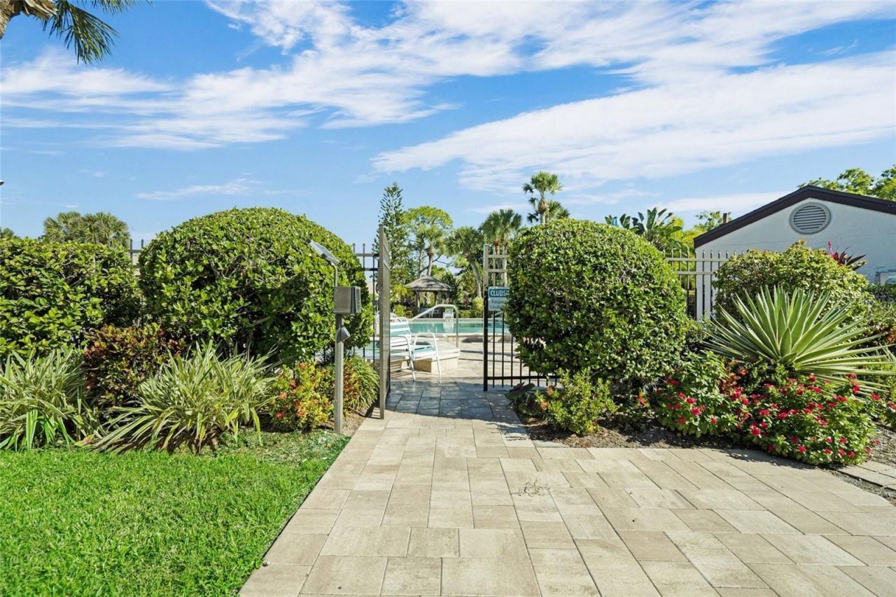 5958 Clubside Drive, Sarasota, FL 34243 Photo