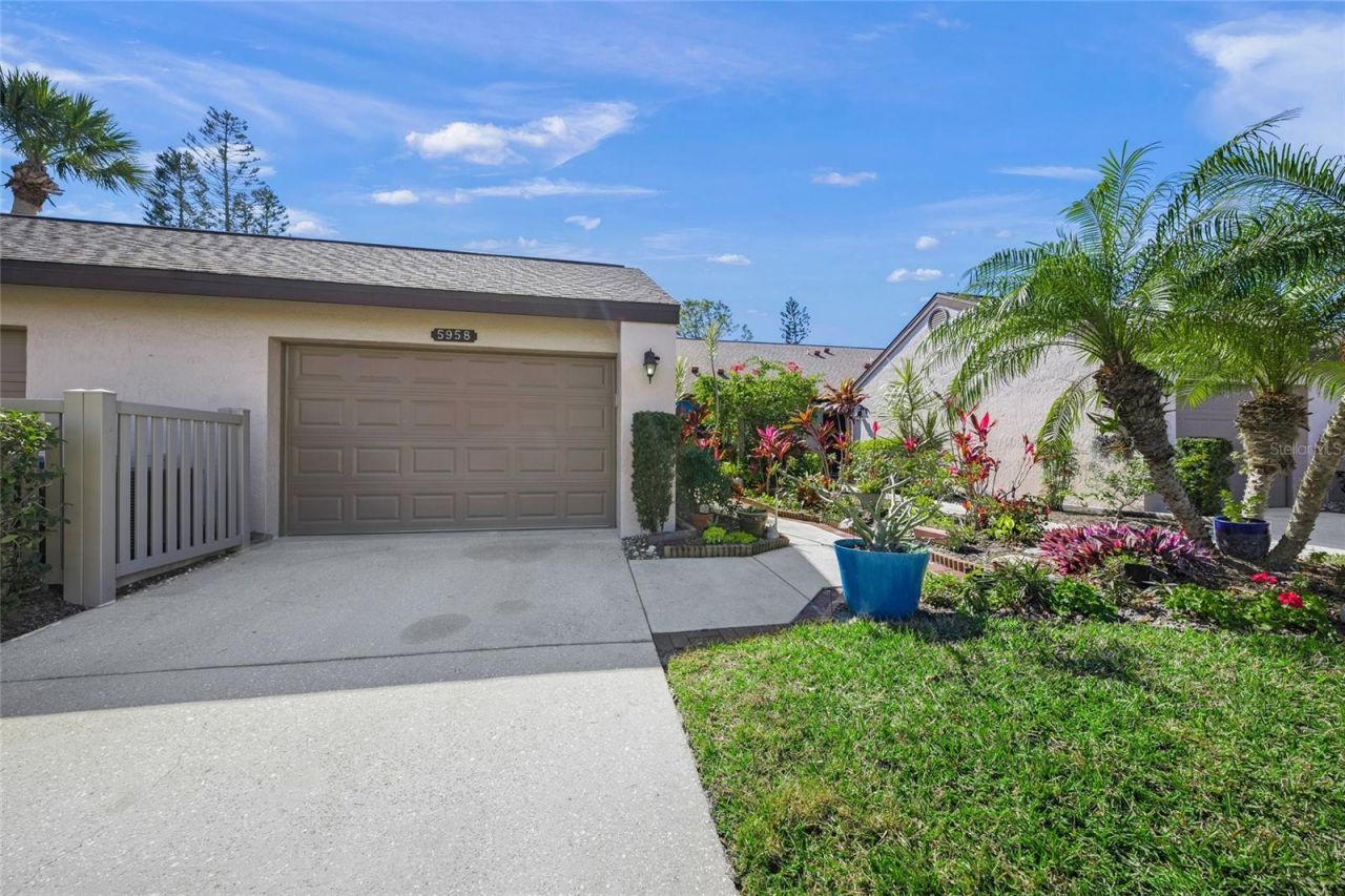 5958 Clubside Drive, Sarasota, FL 34243 Photo