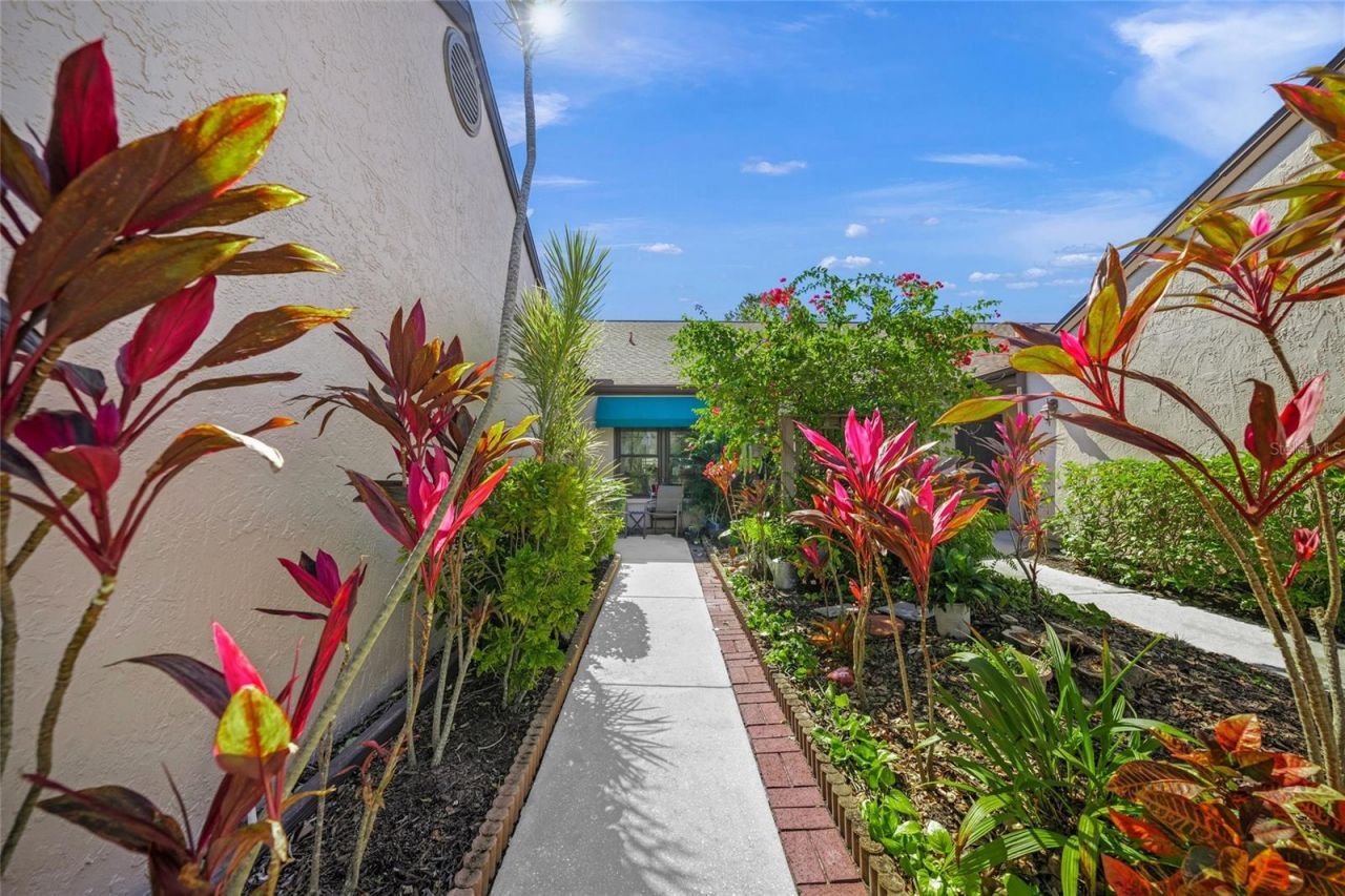 5958 Clubside Drive, Sarasota, FL 34243 Photo