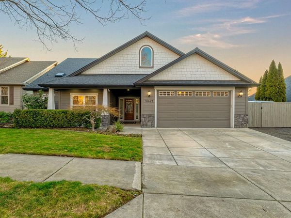 3864 Crystal Springs Drive, Medford, OR 97504