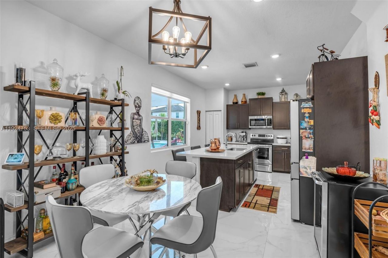 19815 SW 132nd Ct, Miami, FL 33177 Photo