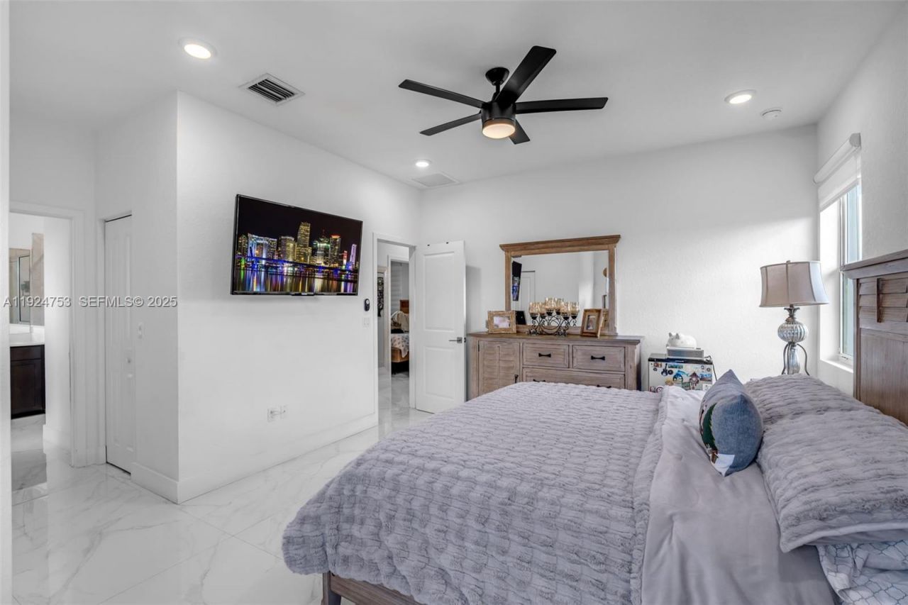 19815 SW 132nd Ct, Miami, FL 33177 Photo