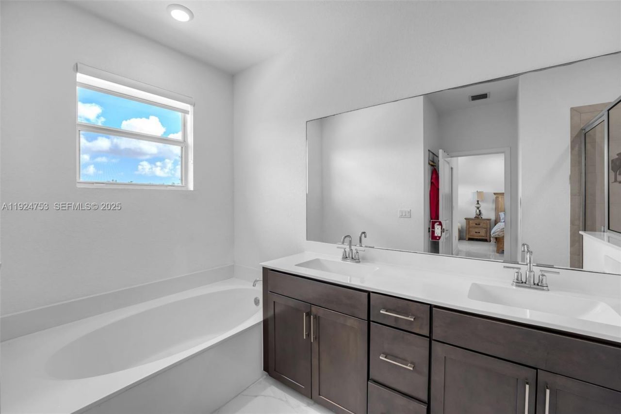 19815 SW 132nd Ct, Miami, FL 33177 Photo