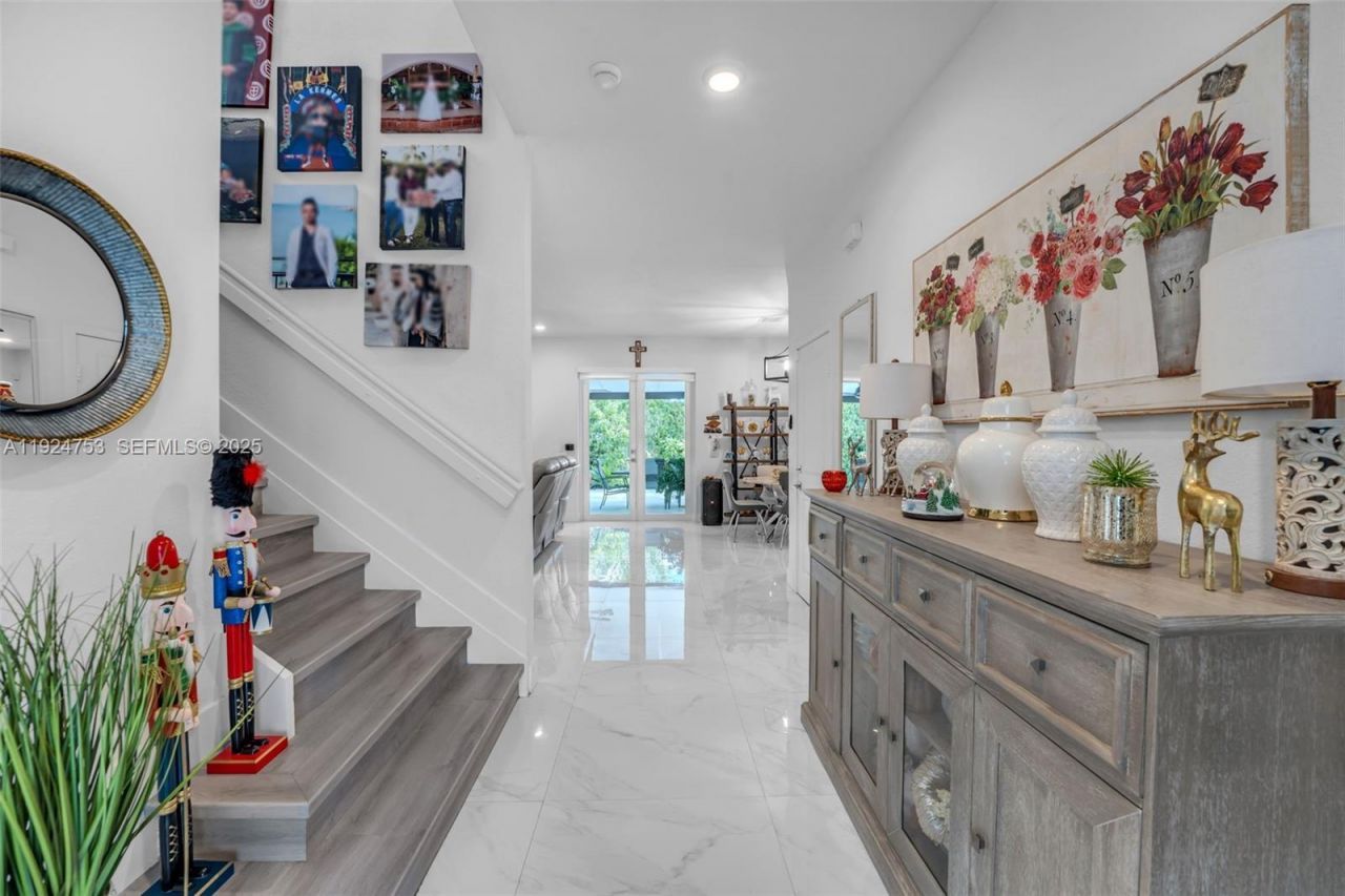 19815 SW 132nd Ct, Miami, FL 33177 Photo