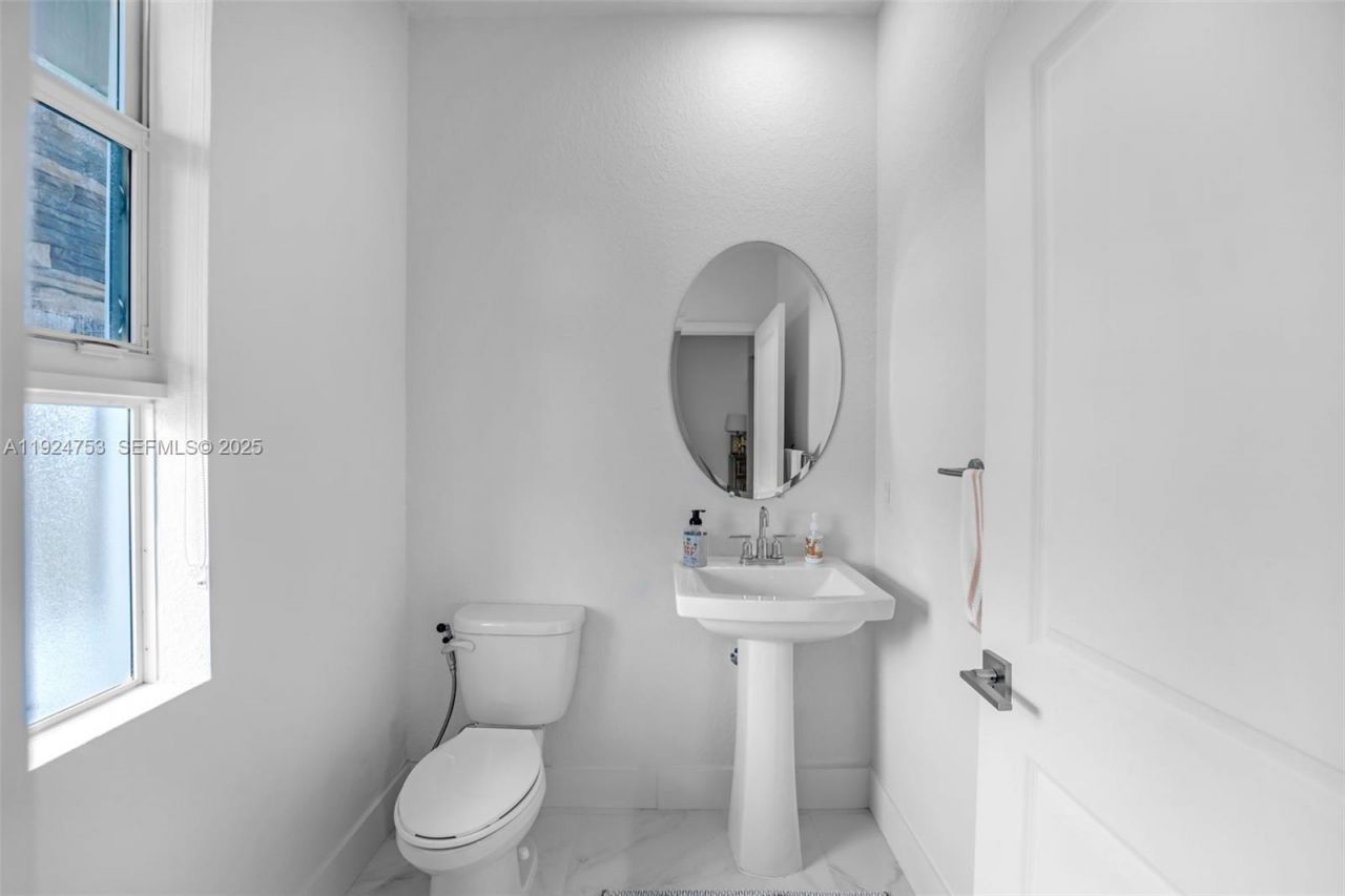 19815 SW 132nd Ct, Miami, FL 33177 Photo