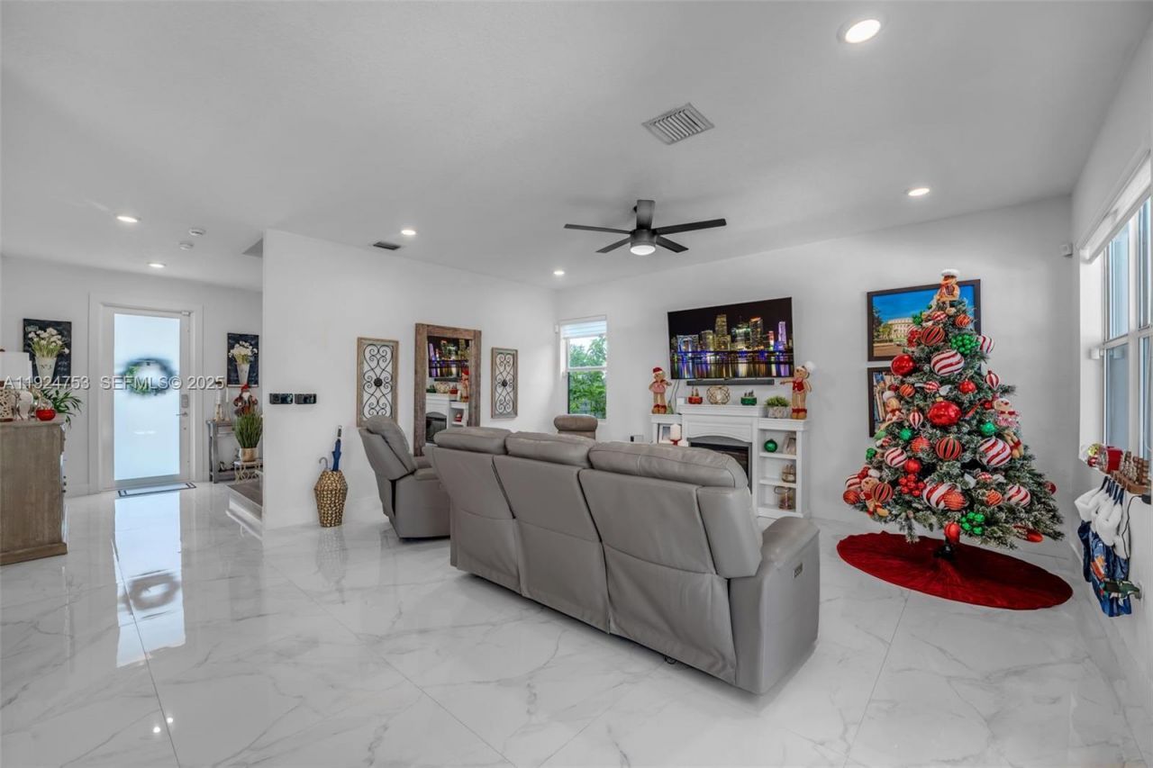 19815 SW 132nd Ct, Miami, FL 33177 Photo