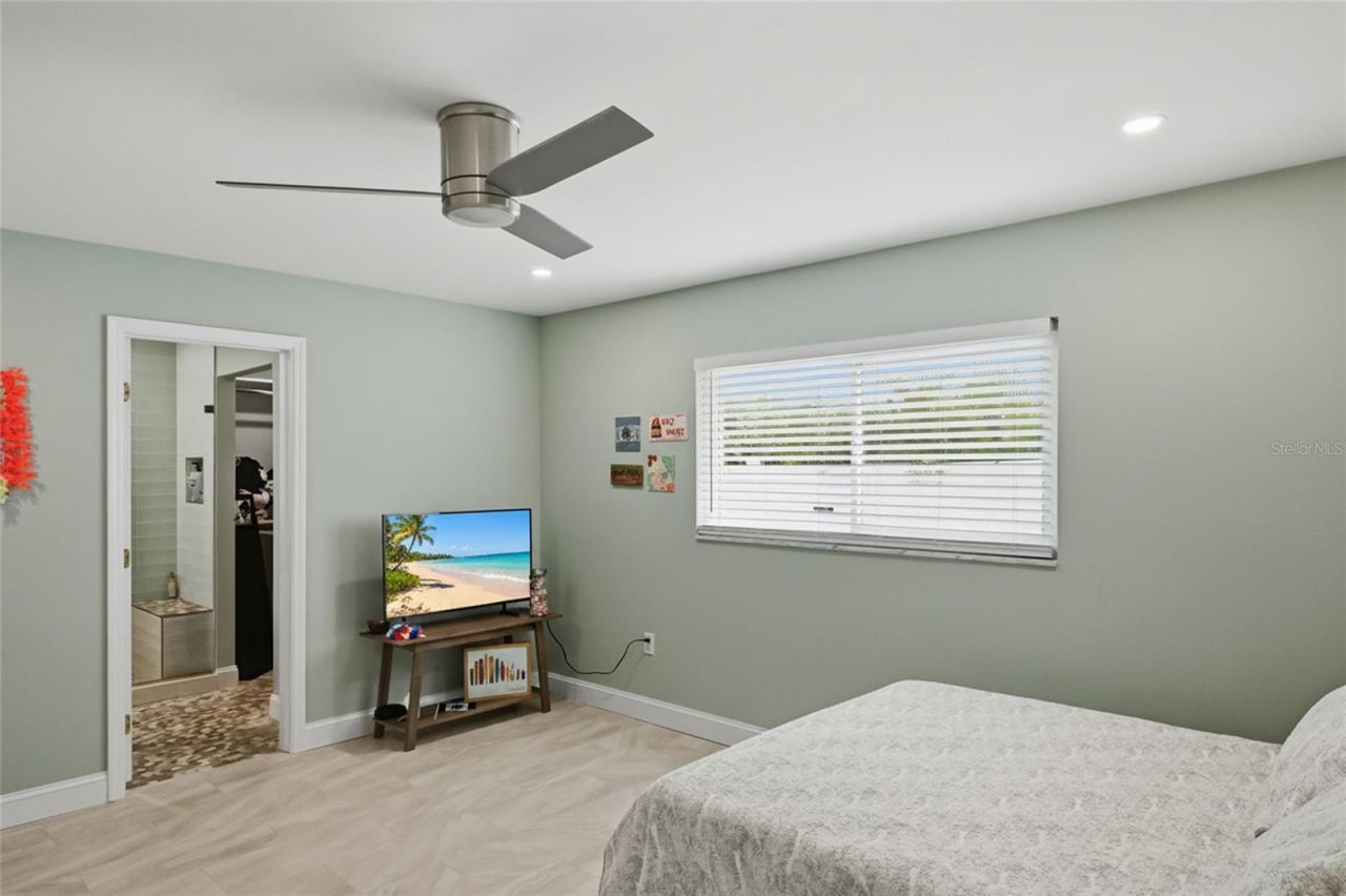 611 Dundee Lane, Holmes Beach, FL 34217 Photo