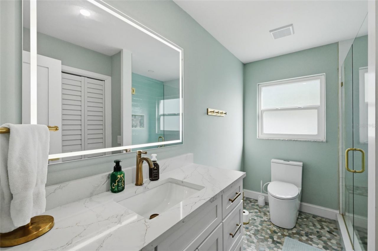 611 Dundee Lane, Holmes Beach, FL 34217 Photo