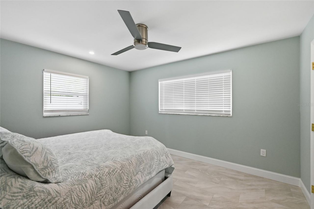 611 Dundee Lane, Holmes Beach, FL 34217 Photo