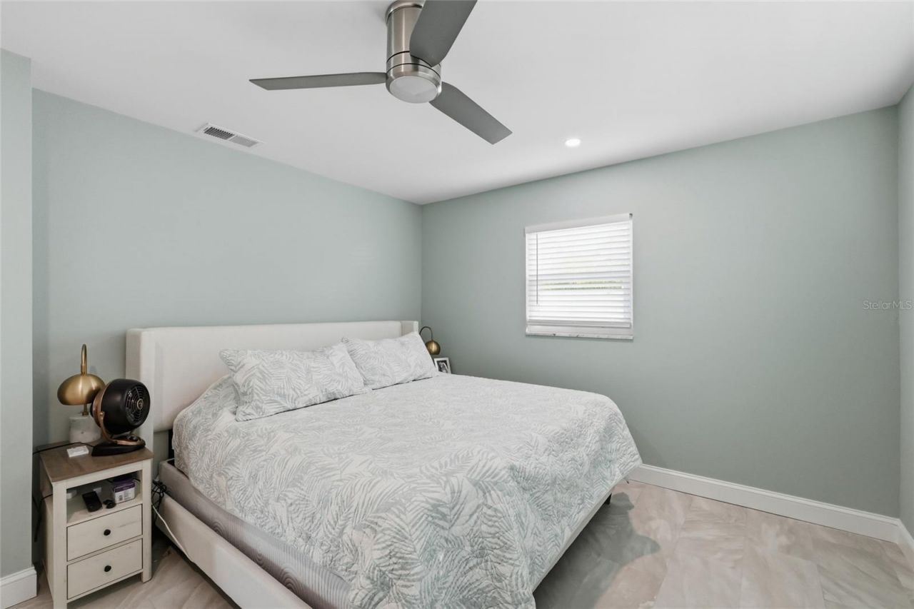 611 Dundee Lane, Holmes Beach, FL 34217 Photo