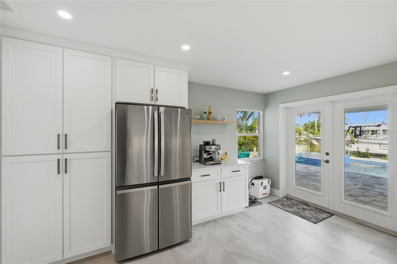 611 Dundee Lane, Holmes Beach, FL 34217 Photo