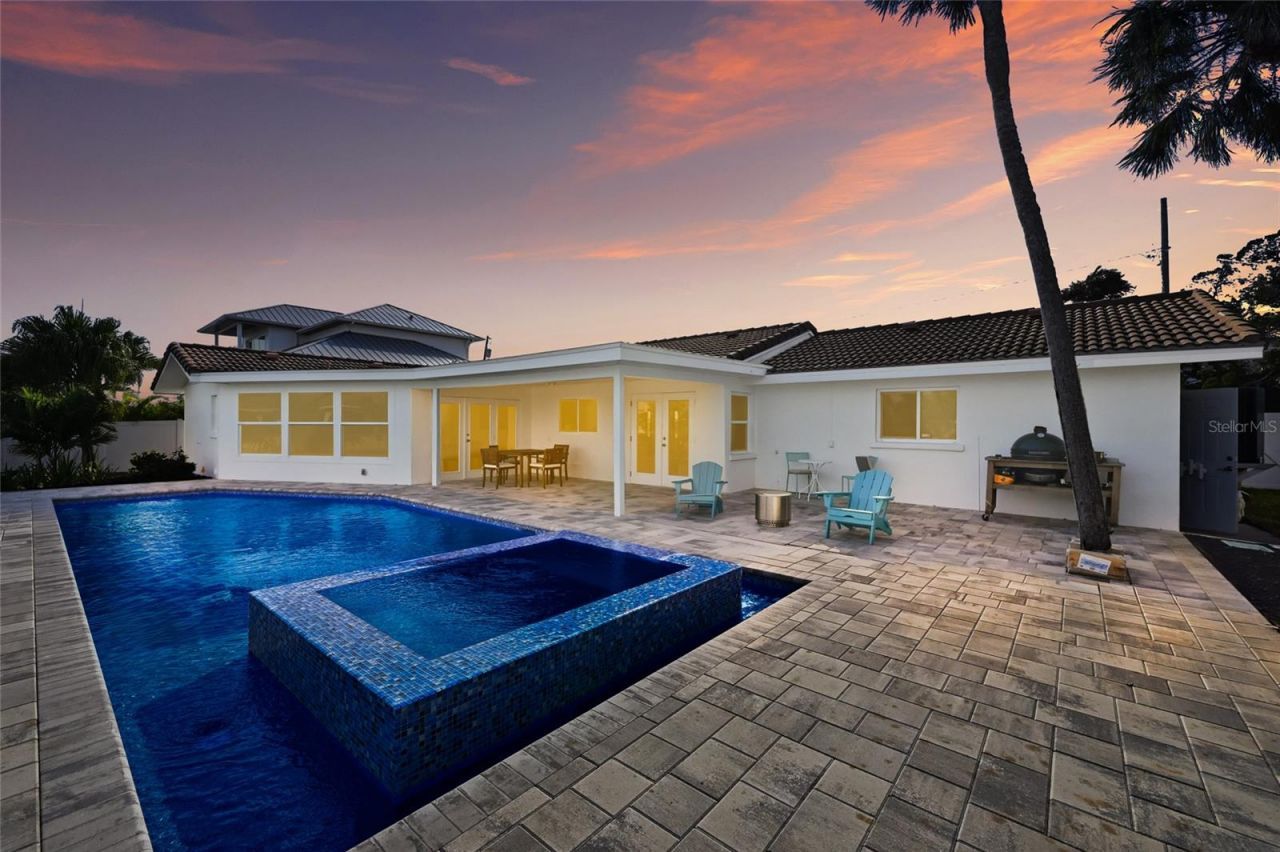 611 Dundee Lane, Holmes Beach, FL 34217 Photo