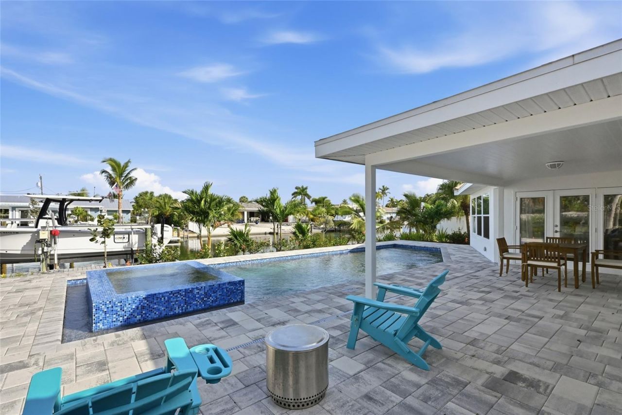 611 Dundee Lane, Holmes Beach, FL 34217 Photo