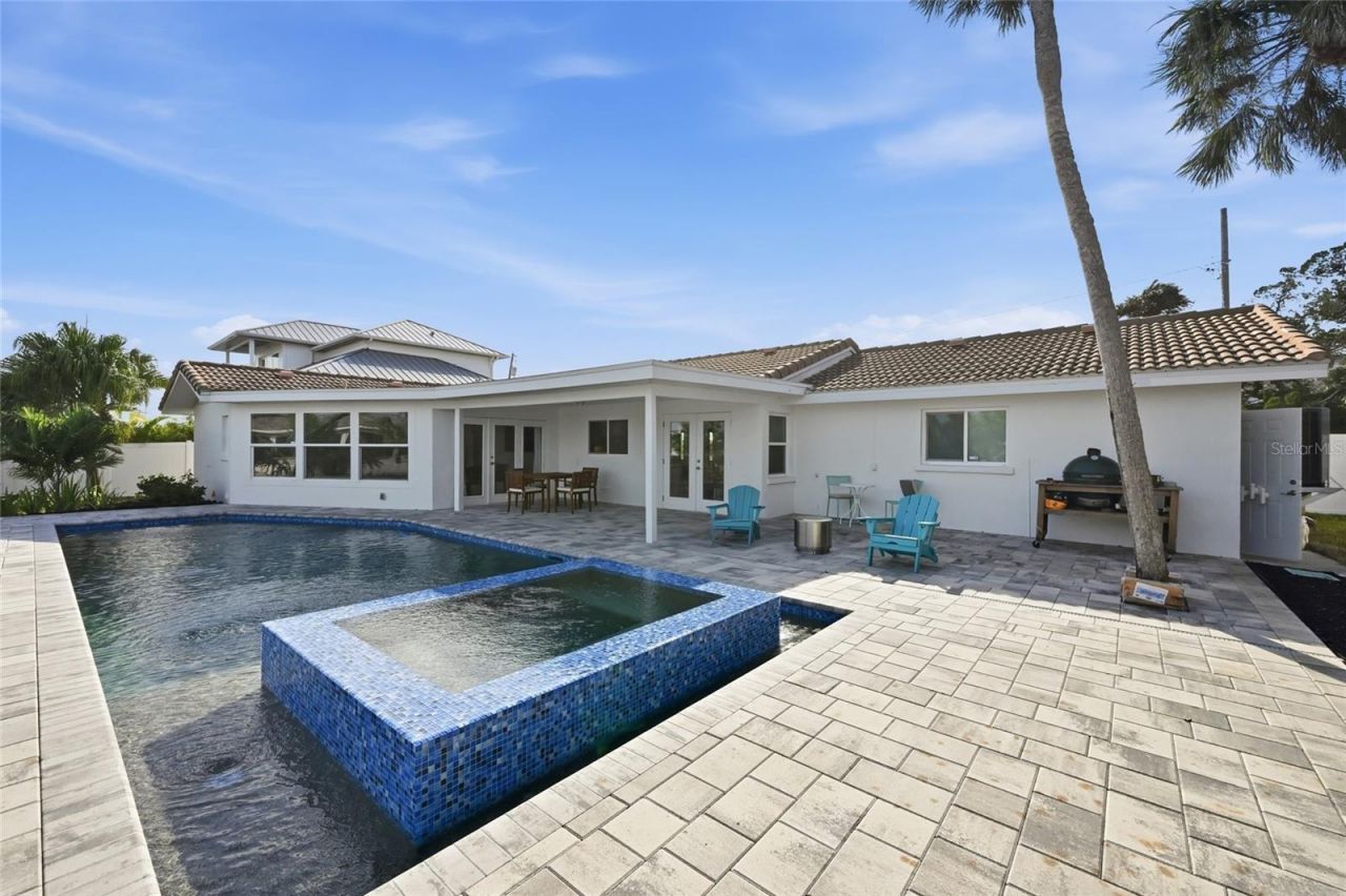 611 Dundee Lane, Holmes Beach, FL 34217 Photo