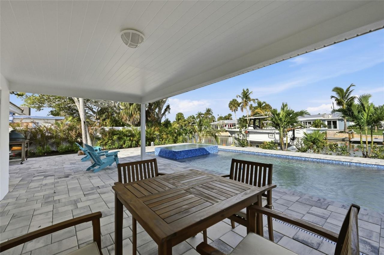 611 Dundee Lane, Holmes Beach, FL 34217 Photo