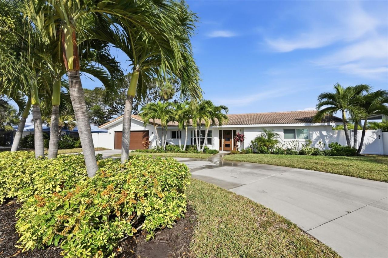 611 Dundee Lane, Holmes Beach, FL 34217 Photo