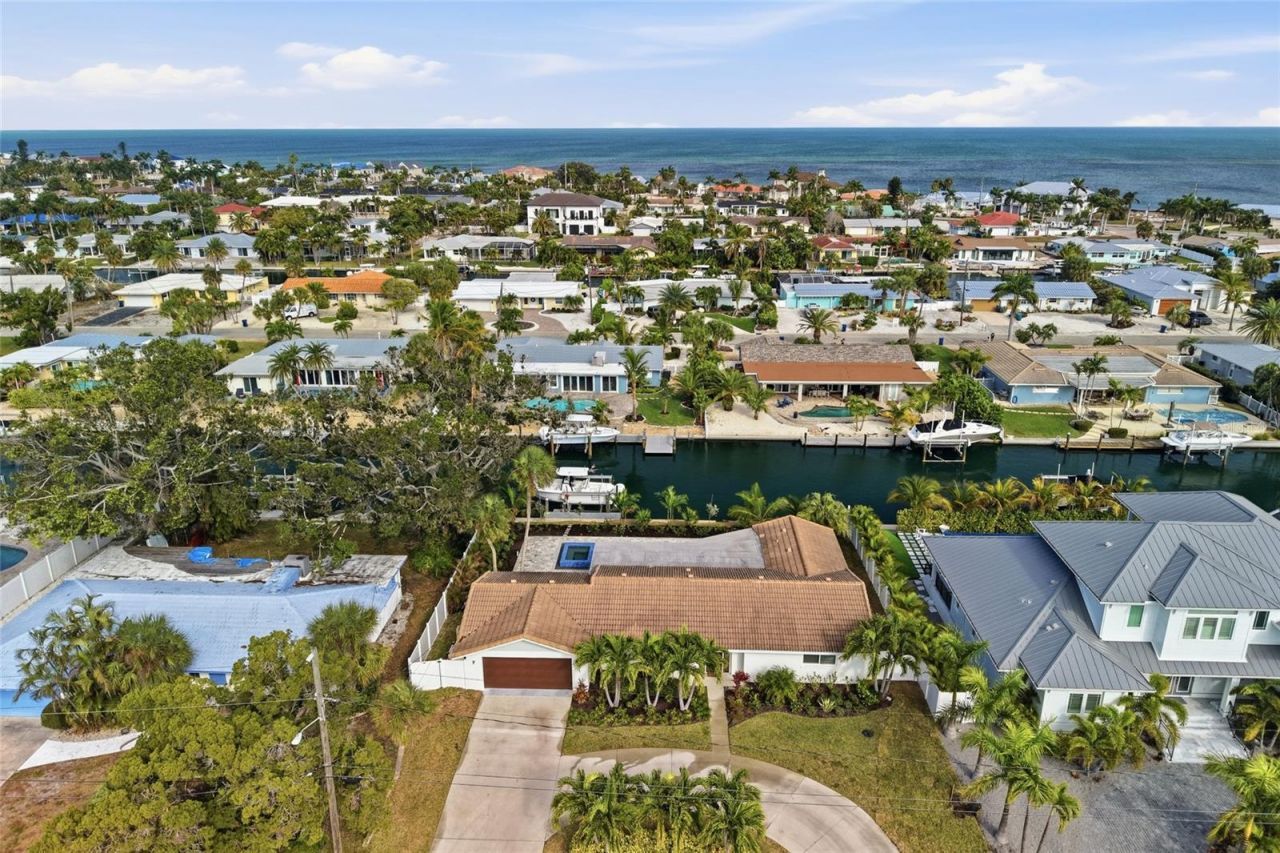 611 Dundee Lane, Holmes Beach, FL 34217 Photo