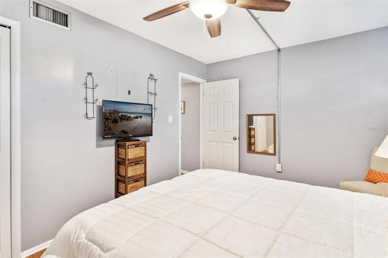 4300 Baywood Boulevard, Unit B106, Mount Dora, FL 32757 Photo