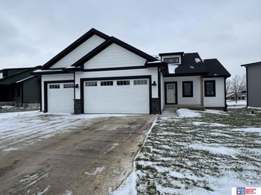 6674 Shadow Ridge Place, Columbus, NE 68601