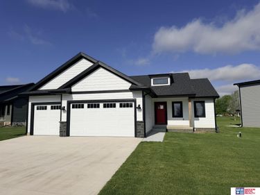 6674 Shadow Ridge Place, Columbus, NE 68601