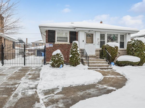 5240 W Gladys Avenue, Chicago, IL 60644