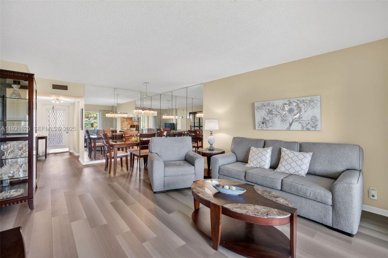 7817 Golf Cir Dr, Unit 301, Margate, FL 33063 Photo