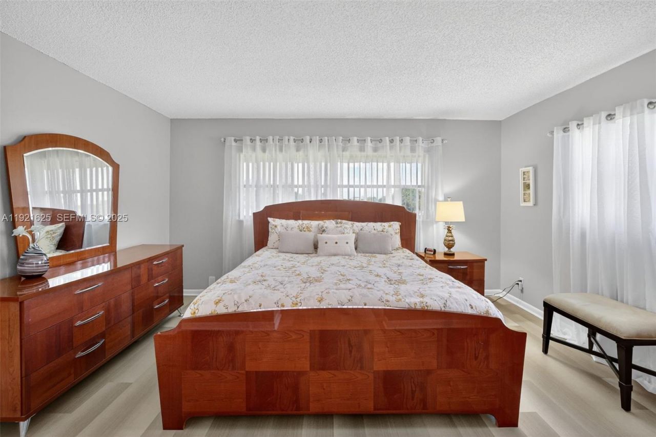 7817 Golf Cir Dr, Unit 301, Margate, FL 33063 Photo