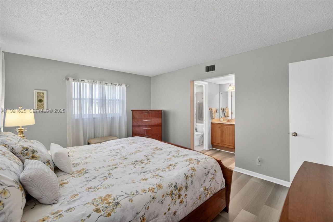 7817 Golf Cir Dr, Unit 301, Margate, FL 33063 Photo