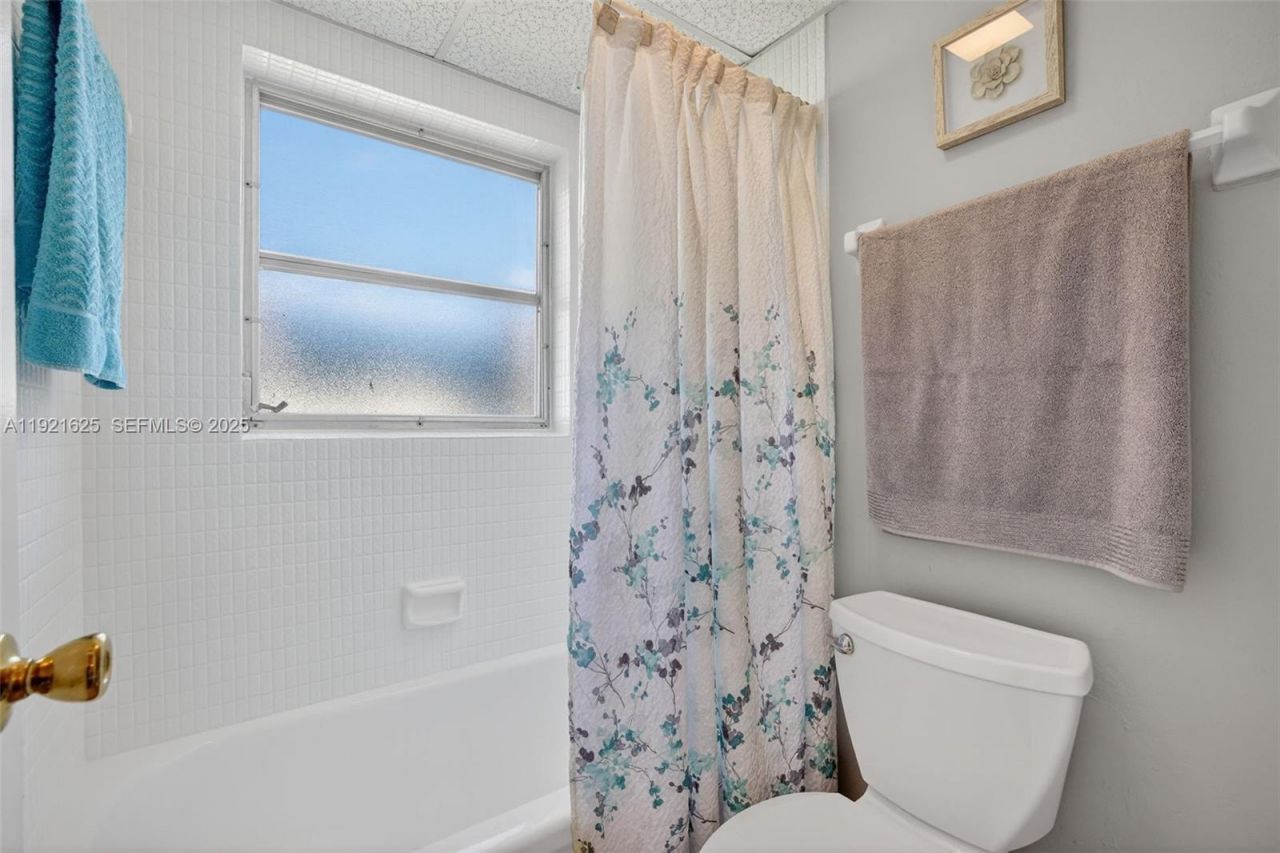 7817 Golf Cir Dr, Unit 301, Margate, FL 33063 Photo