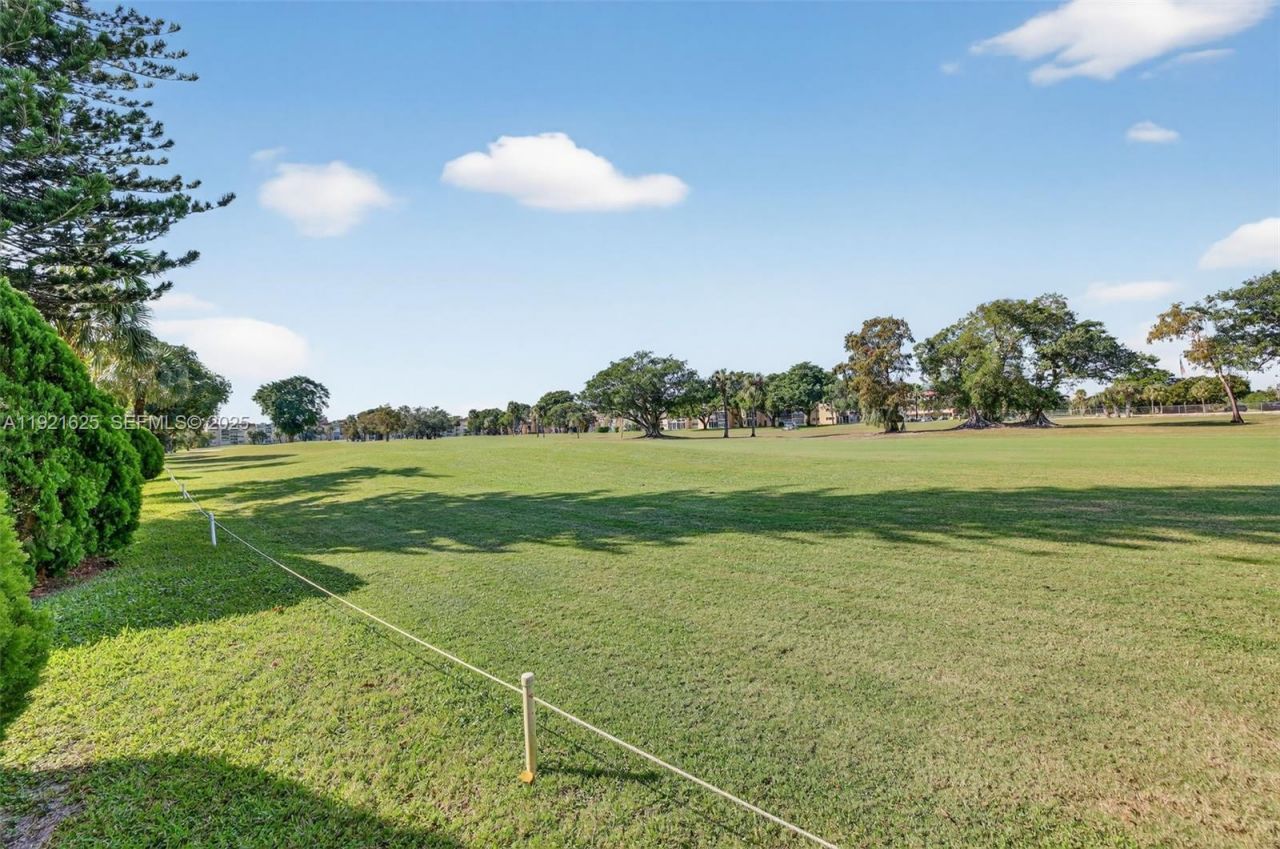 7817 Golf Cir Dr, Unit 301, Margate, FL 33063 Photo