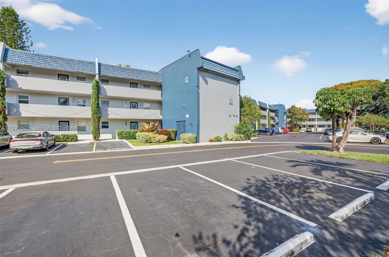 7817 Golf Cir Dr, Unit 301, Margate, FL 33063 Photo