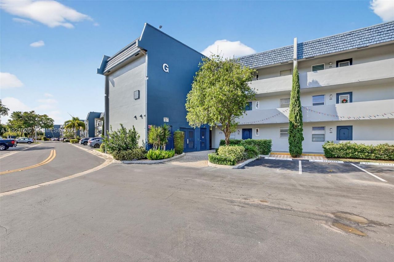 7817 Golf Cir Dr, Unit 301, Margate, FL 33063 Photo