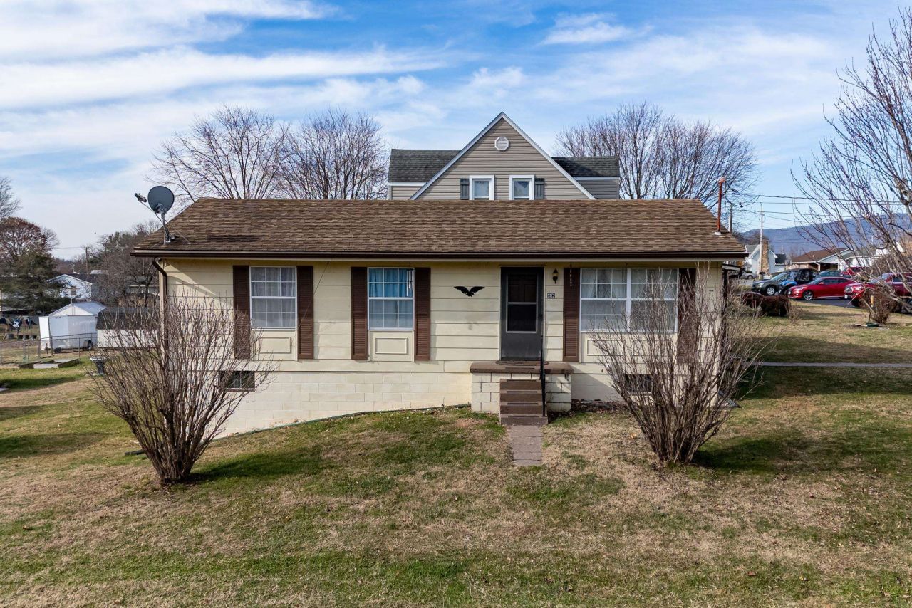 502 Seventh St, Elkton, VA 22827 Main Photo