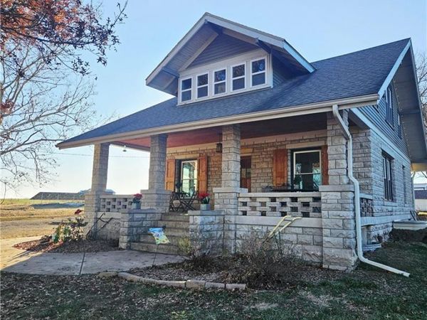 33253 Cedar Niles Road, Paola, KS 66071