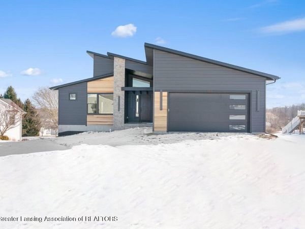 6860 W Galway Circle, Dimondale, MI 48821